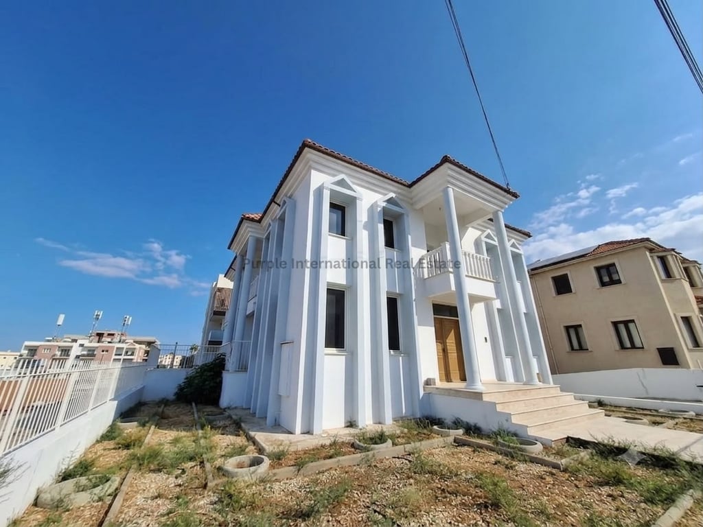 House in Agios Fanourios - Image 2