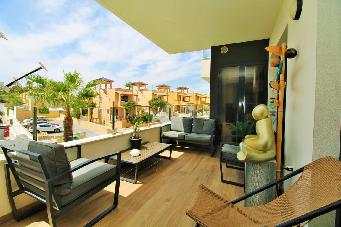 Apartment in Villamartin - Image 2