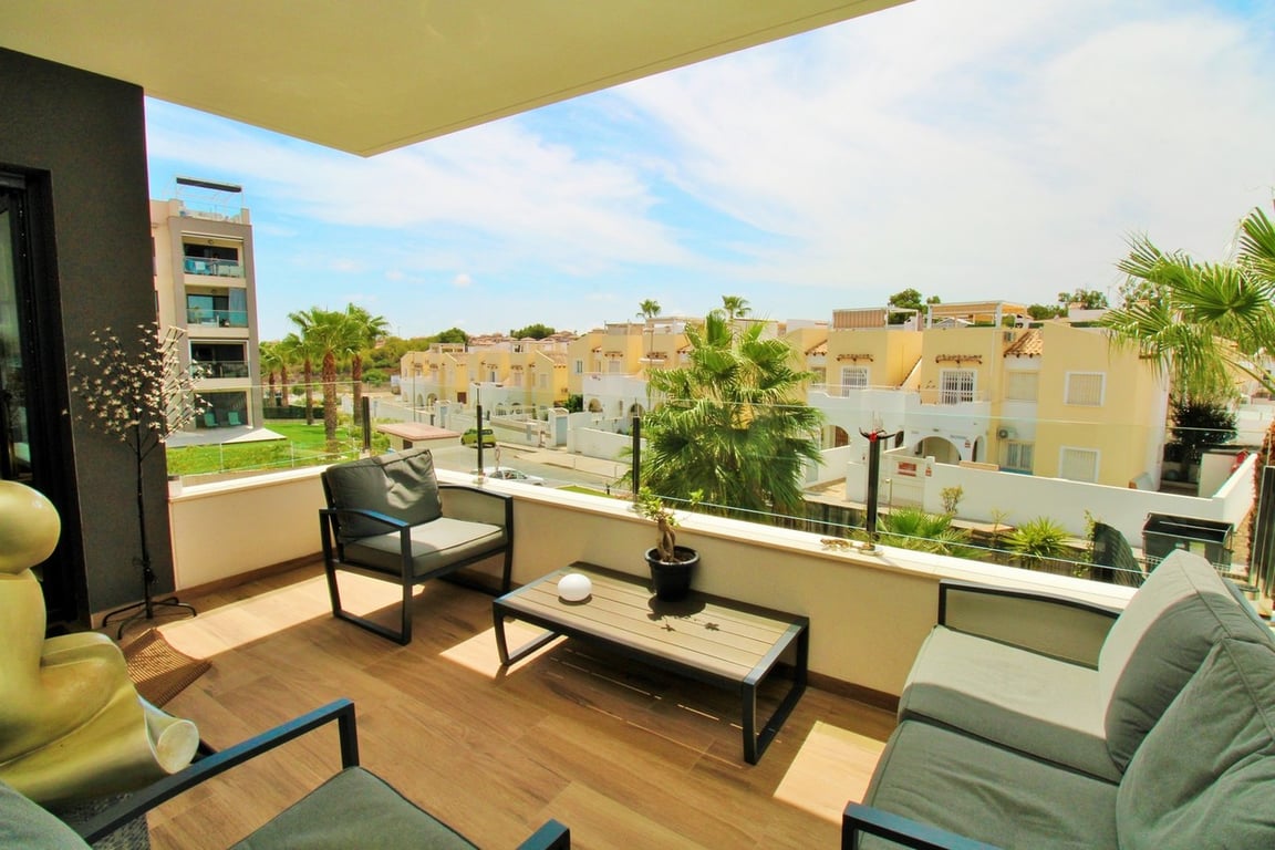 Apartment in Villamartin - Image 3