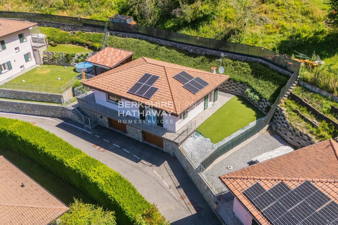 Villa in Blessagno - Image 3