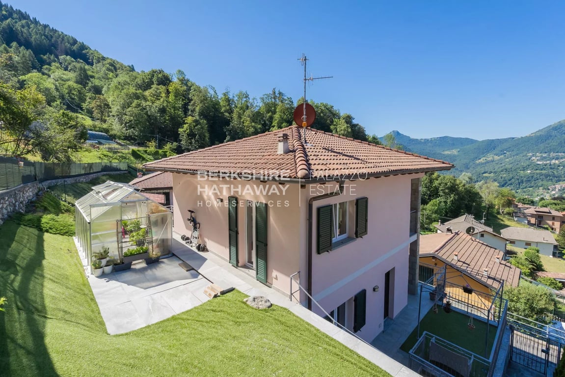 Villa in Blessagno - Image 3