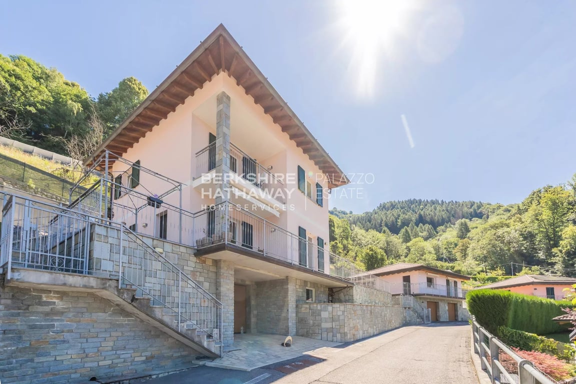 Villa in Blessagno