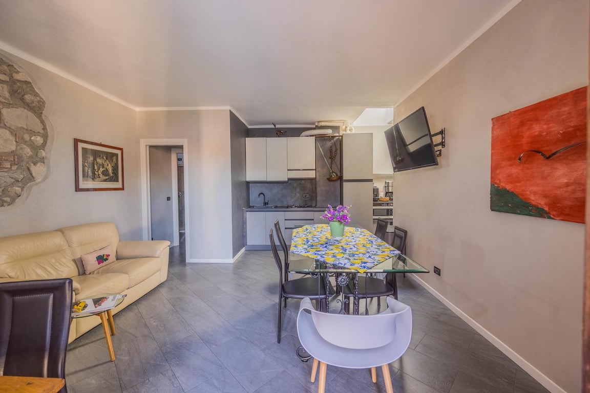 Apartment in Moniga del Garda - Image 2