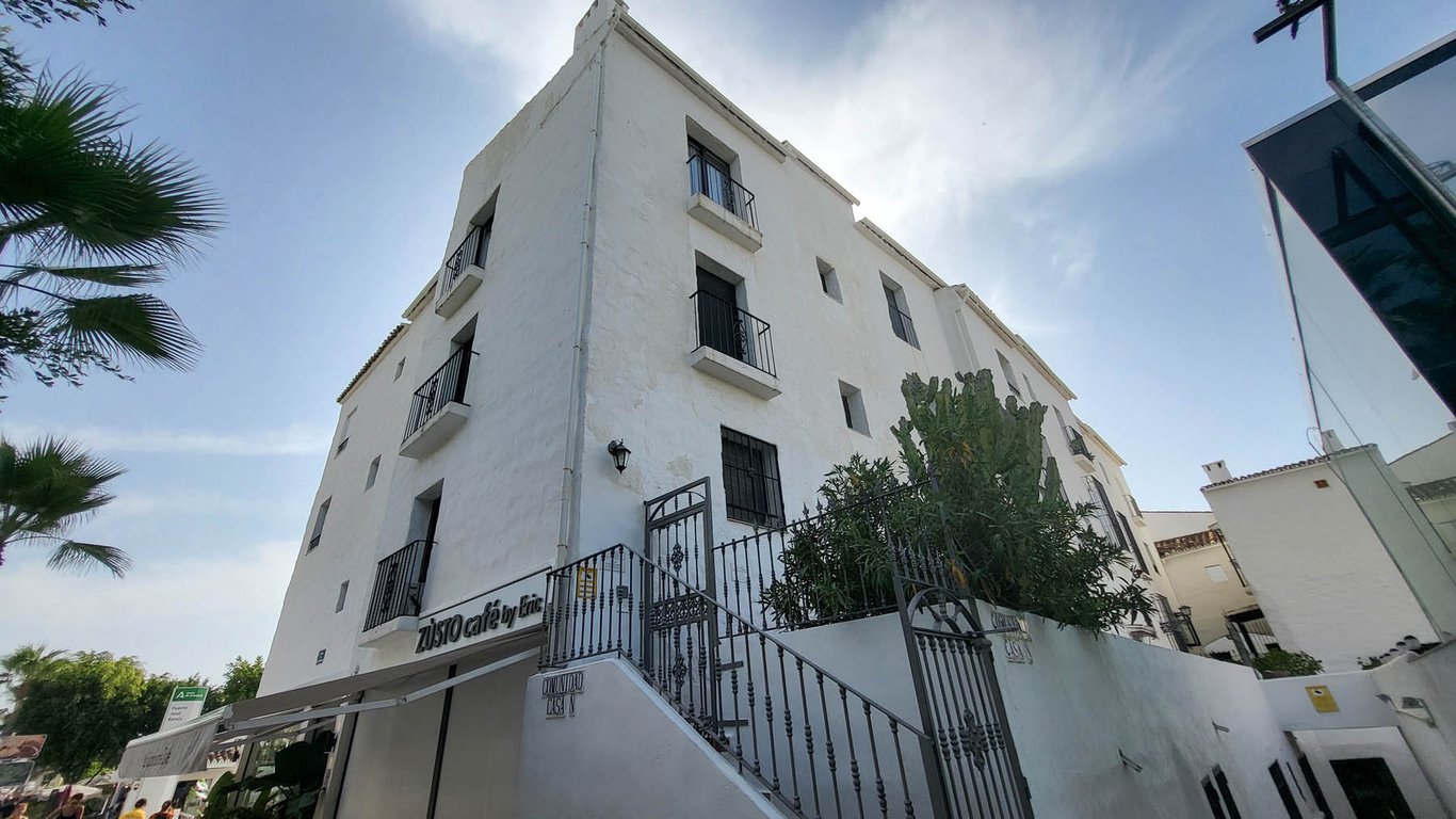 Apartment in Puerto Banus - Image 2