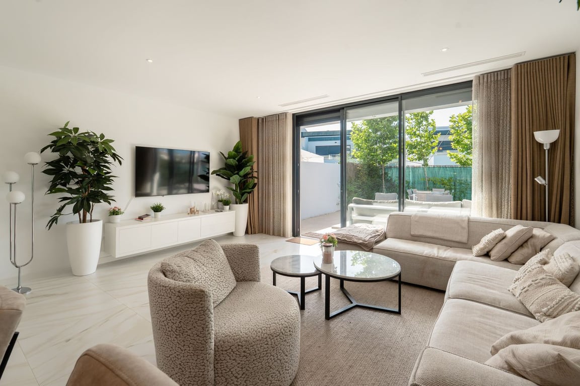 House in Estepona - Image 3