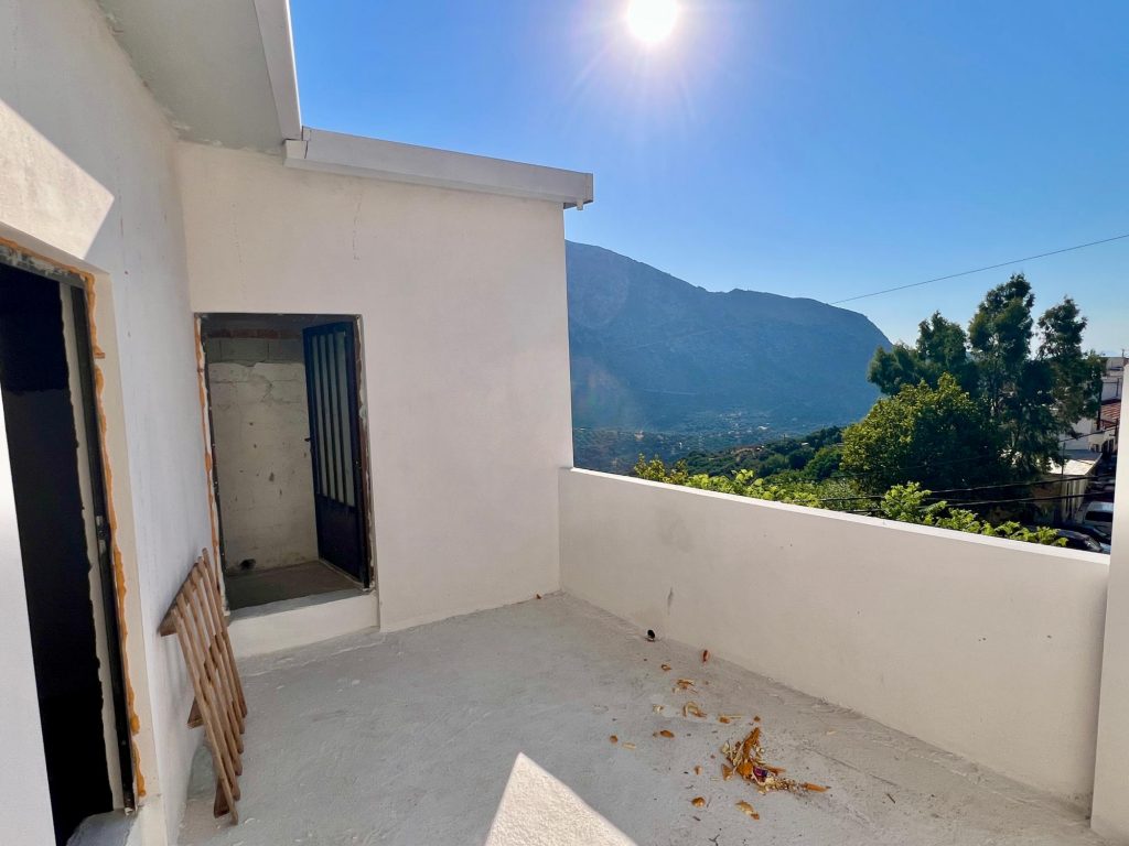 House in Vrachasi - Image 3