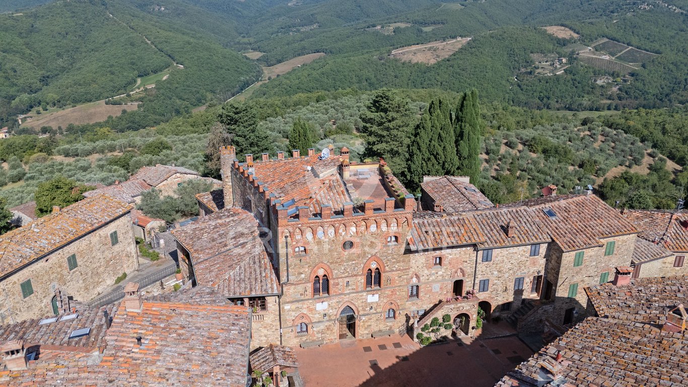House in Bucine - Image 2