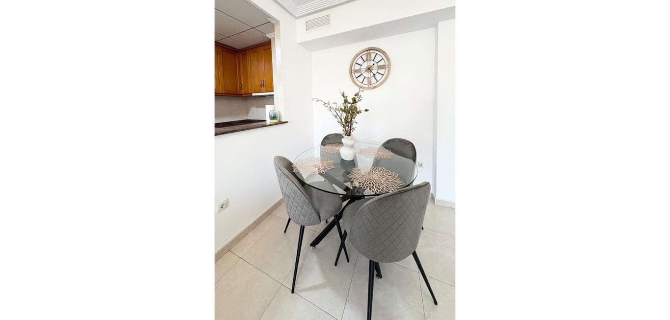 Apartment in Torrevieja - Image 2