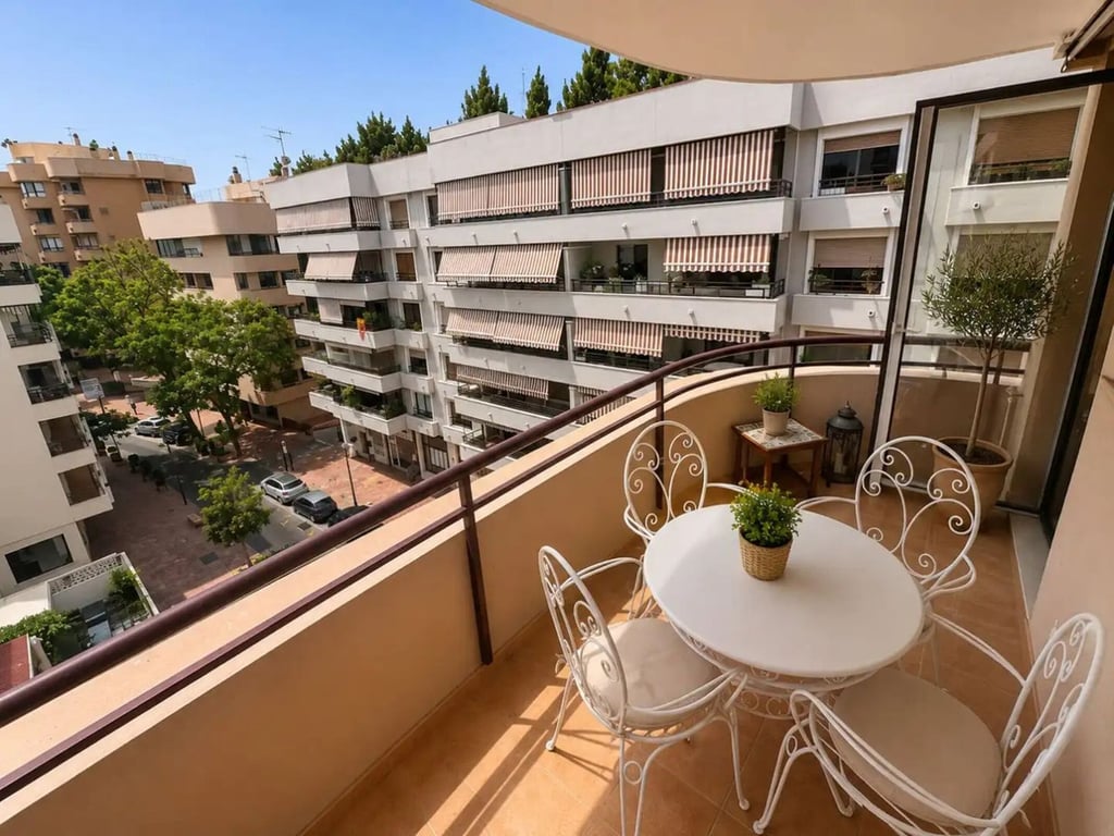 Apartment in Marbella - Image 2