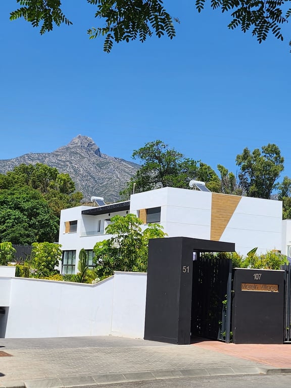 House in Nueva Andalucia - Image 2