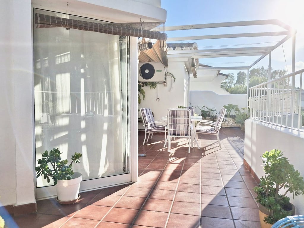 Apartment in Mijas Costa - Image 2
