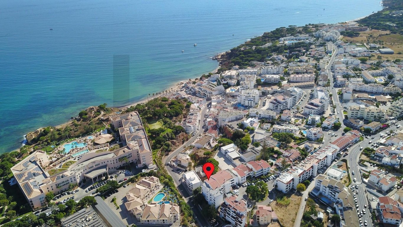 Apartment in Olhos de Agua - Image 2