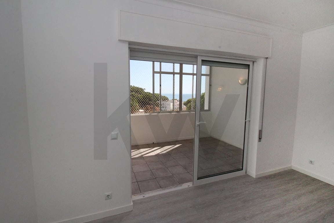 Apartment in Olhos de Agua - Image 3