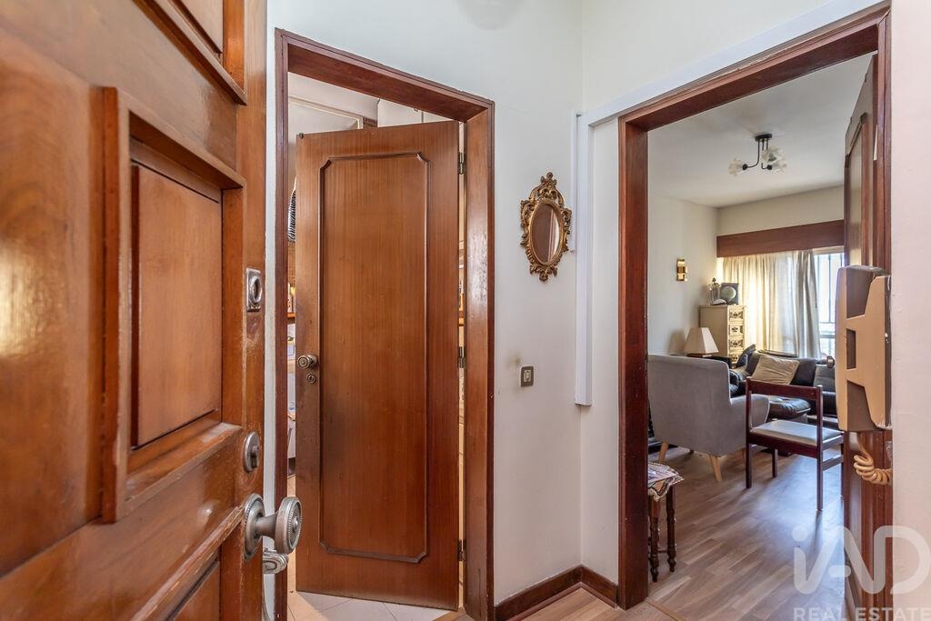 Apartment in Campolide - Image 2