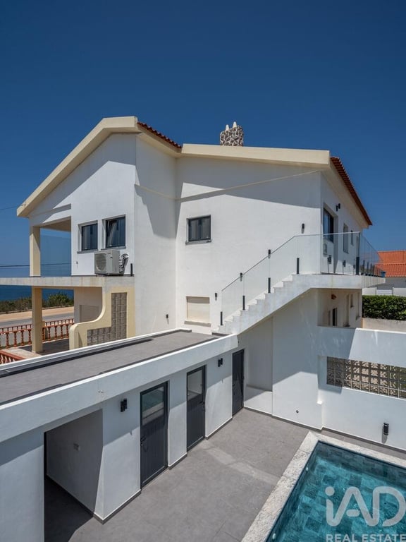 Apartment in Silveira - Image 2