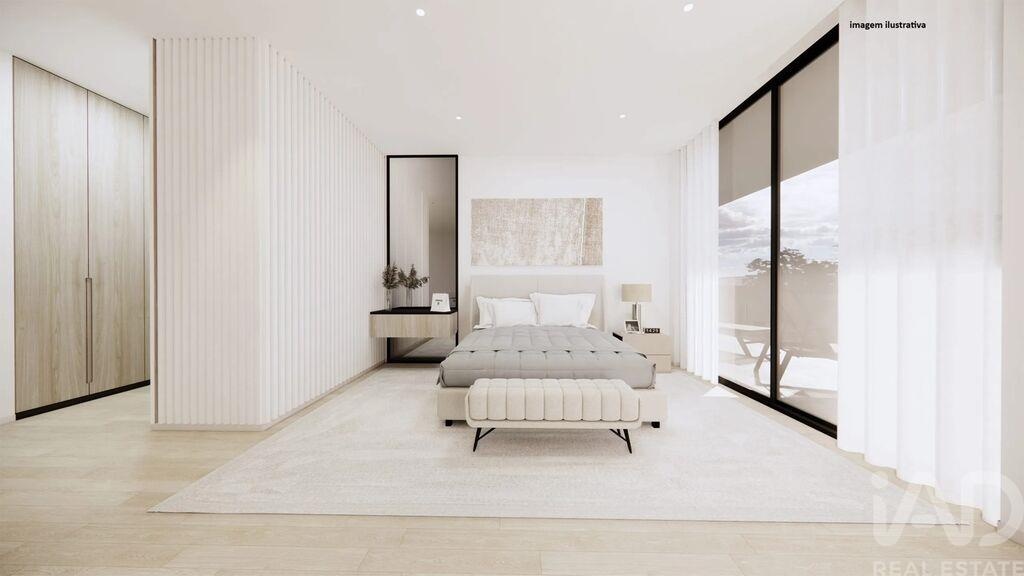 Apartment in Costa - Image 2