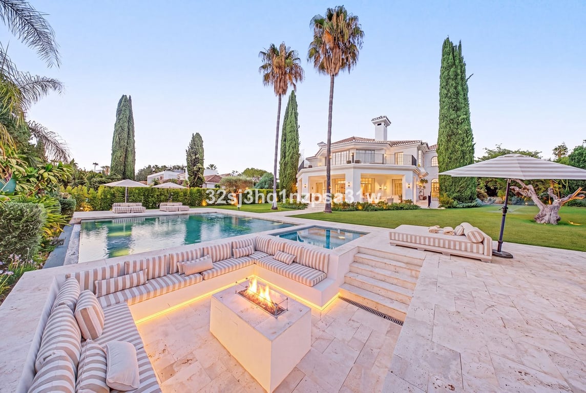 Villa in Nueva Andalucia - Image 2