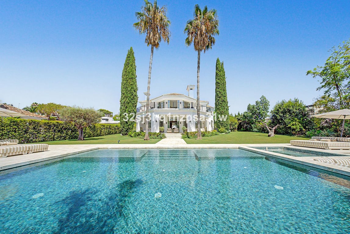 Villa in Nueva Andalucia