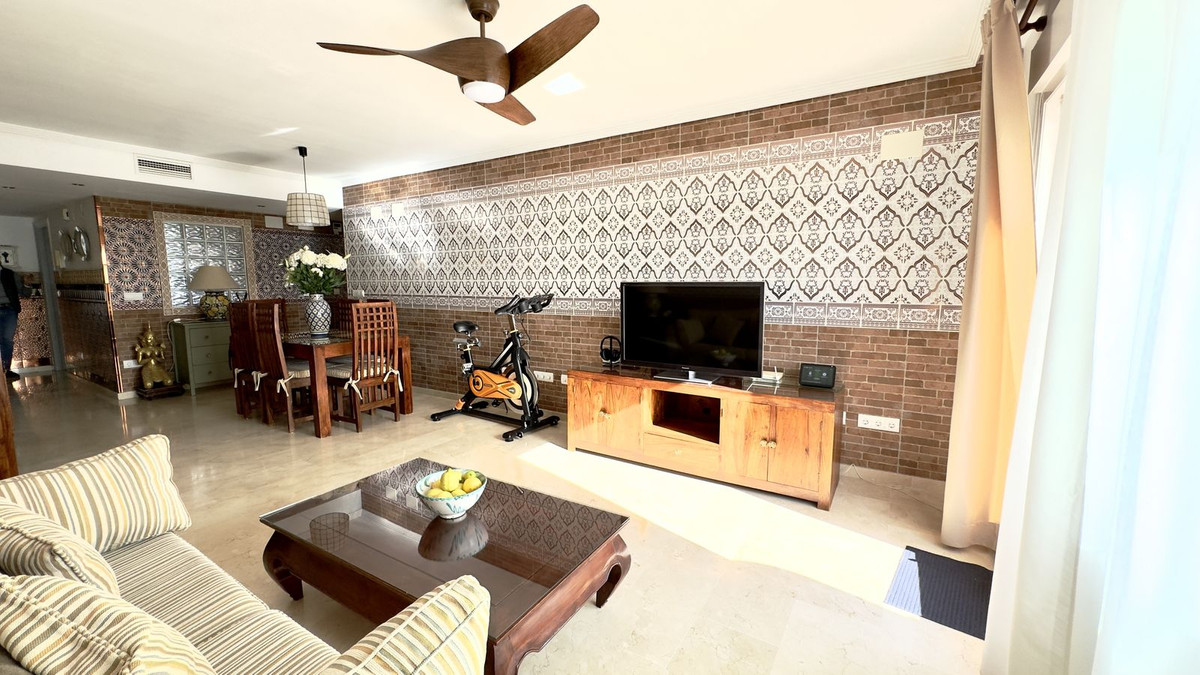 Apartment in Guadalmina - Image 2