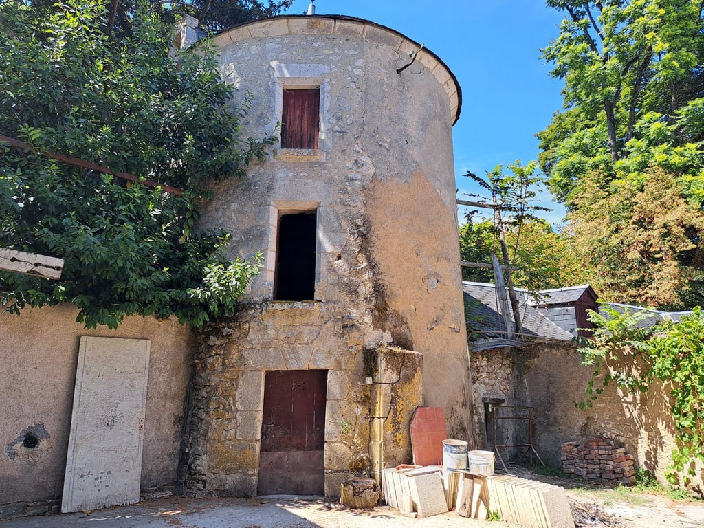 House in Douadic - Image 3