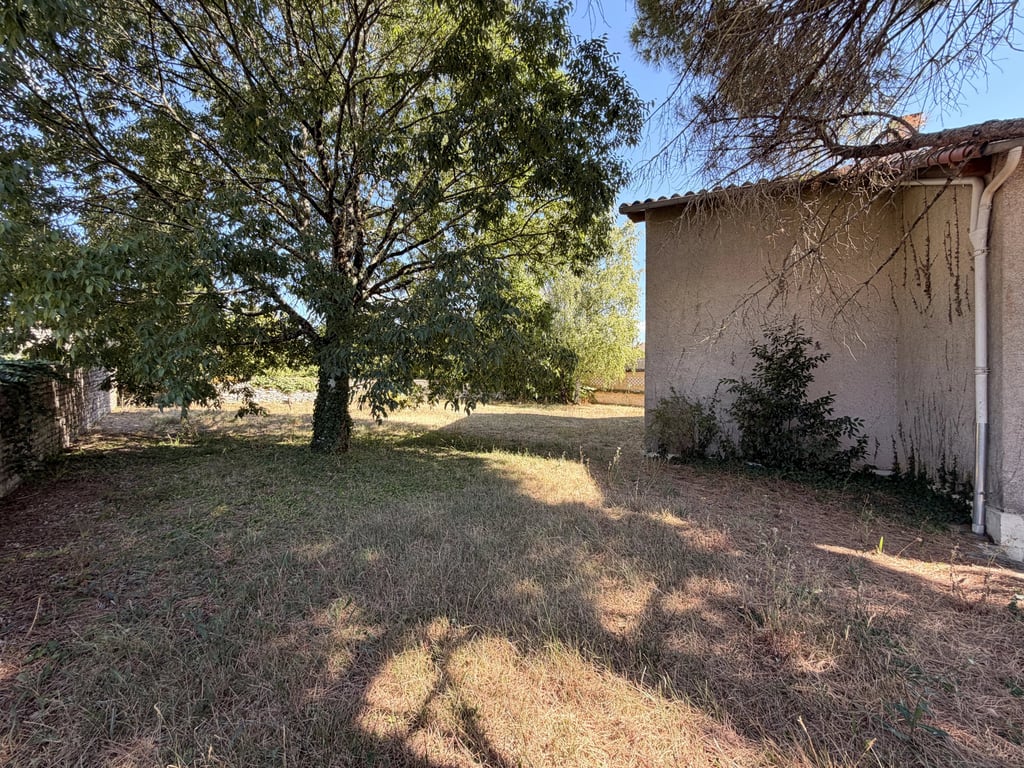 House in Ruffec - Image 2