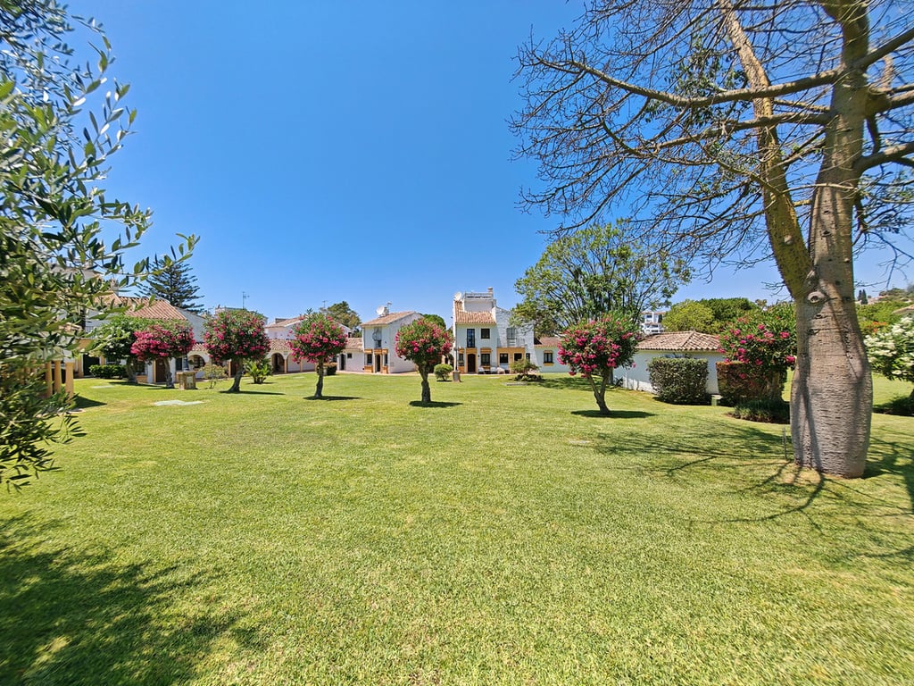 House in Elviria - Image 3