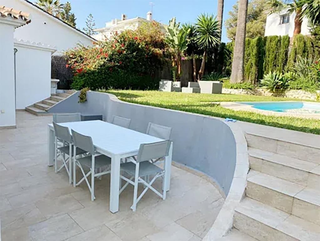Villa in Nueva Andalucia - Image 2