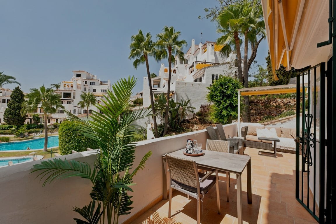 Apartment in Nueva Andalucia - Image 3