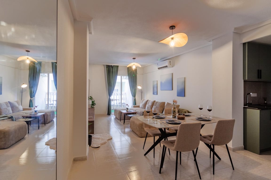 Apartment in Torrevieja - Image 2