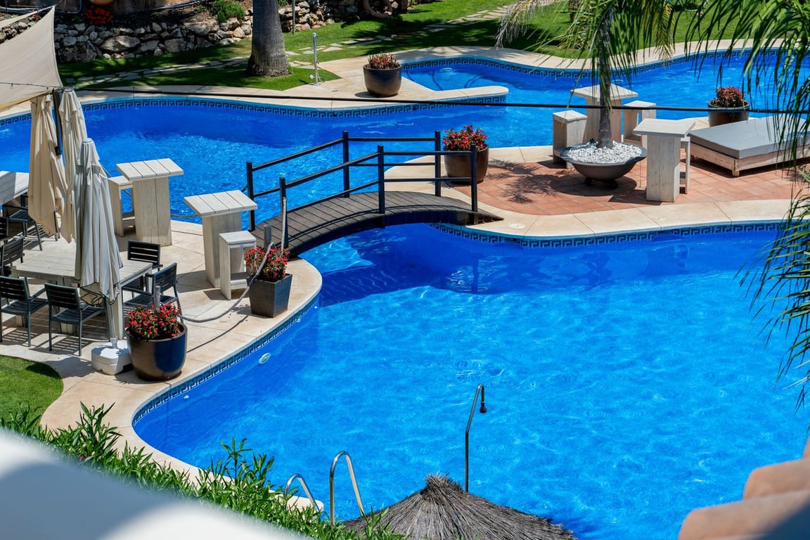 Apartment in Nueva Andalucia - Image 2