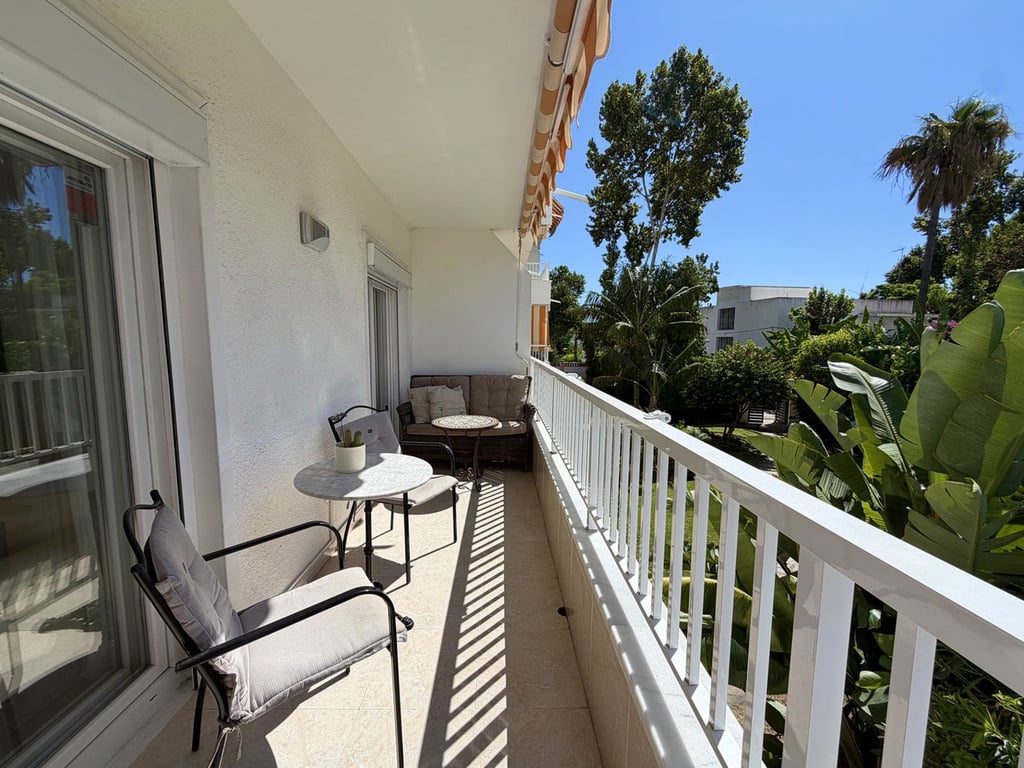 Apartment in Nueva Andalucia - Image 2