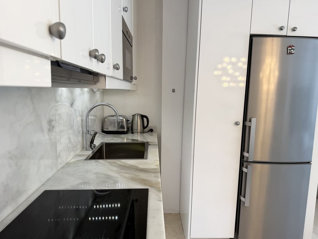 Apartment in Nueva Andalucia - Image 3