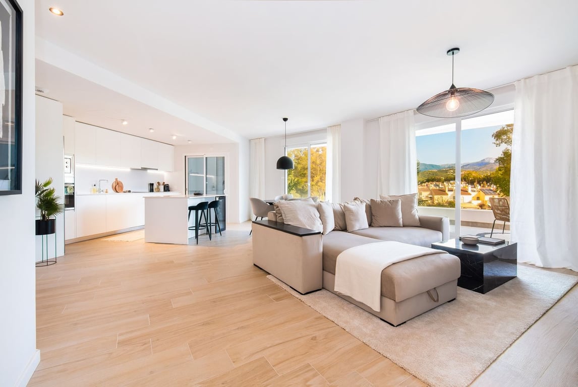 Apartment in Nueva Andalucia - Image 2