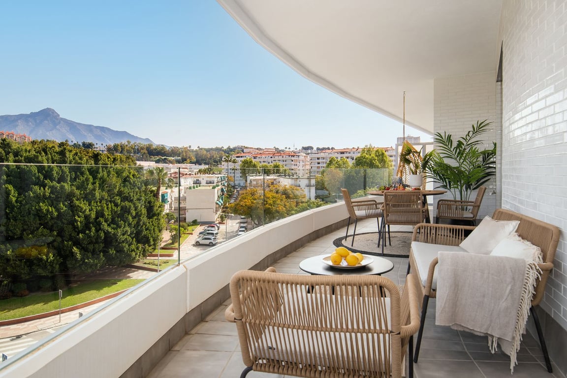 Apartment in Nueva Andalucia - Image 3