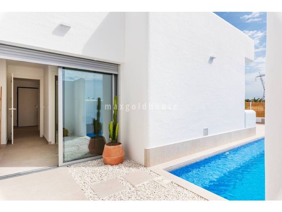 Villa in Los Alcazares - Image 3