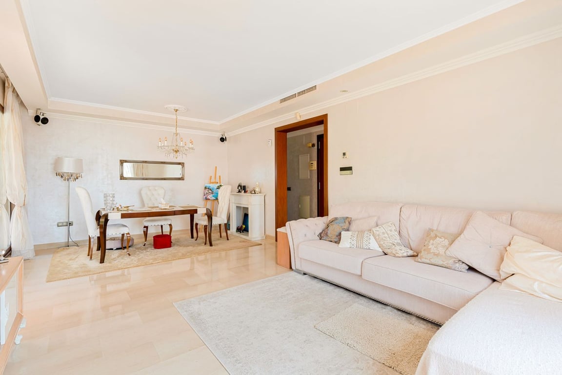 Penthouse in Nueva Andalucia - Image 3