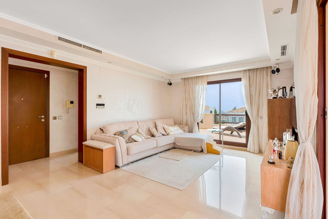 Penthouse in Nueva Andalucia - Image 2