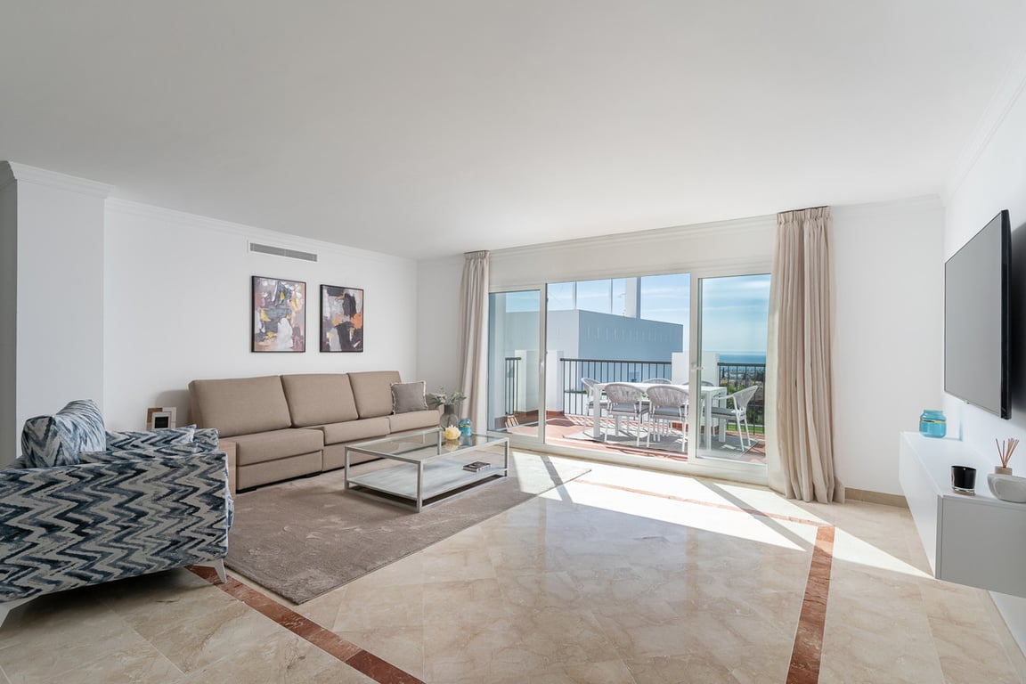 Apartment in Benahavis - Image 3