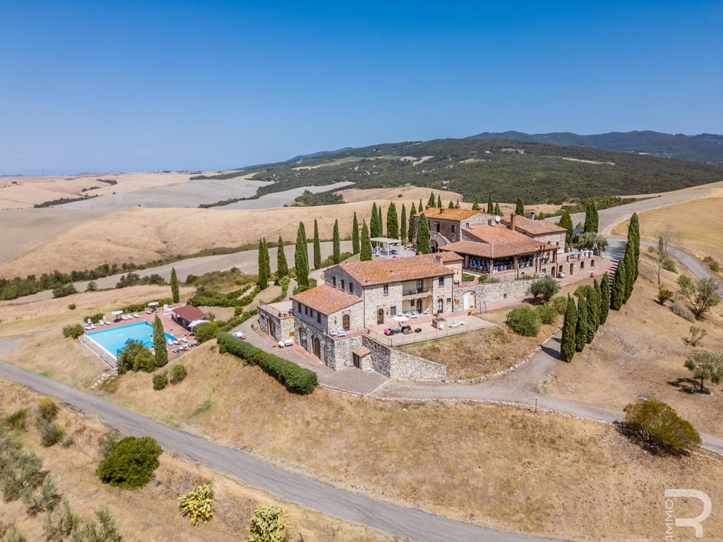Villa in Volterra - Image 2