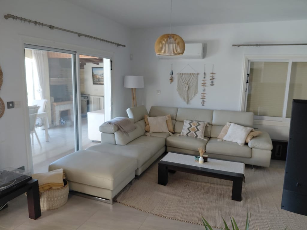 House in Pegeia - Image 3