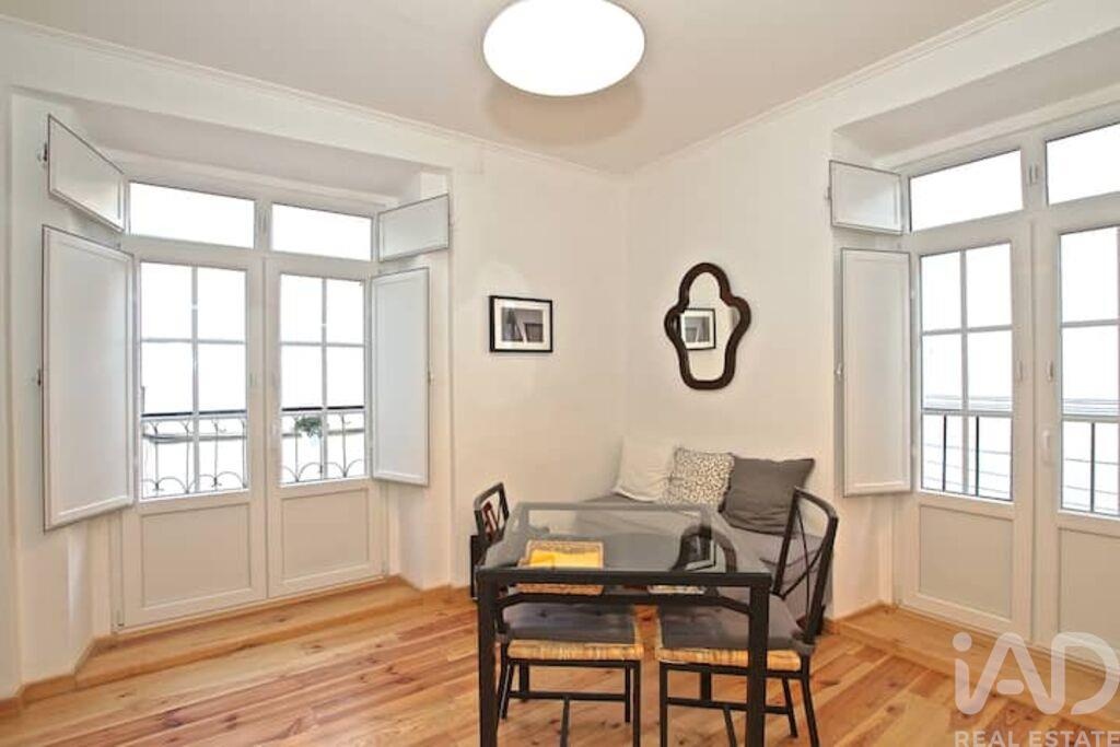 Apartment in Santa Maria Maior - Image 2