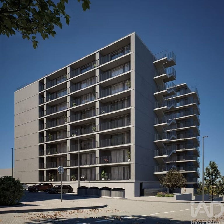 Apartment in Vilar de Andorinho - Image 3