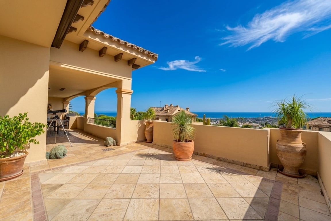 Apartment in Nueva Andalucia - Image 3