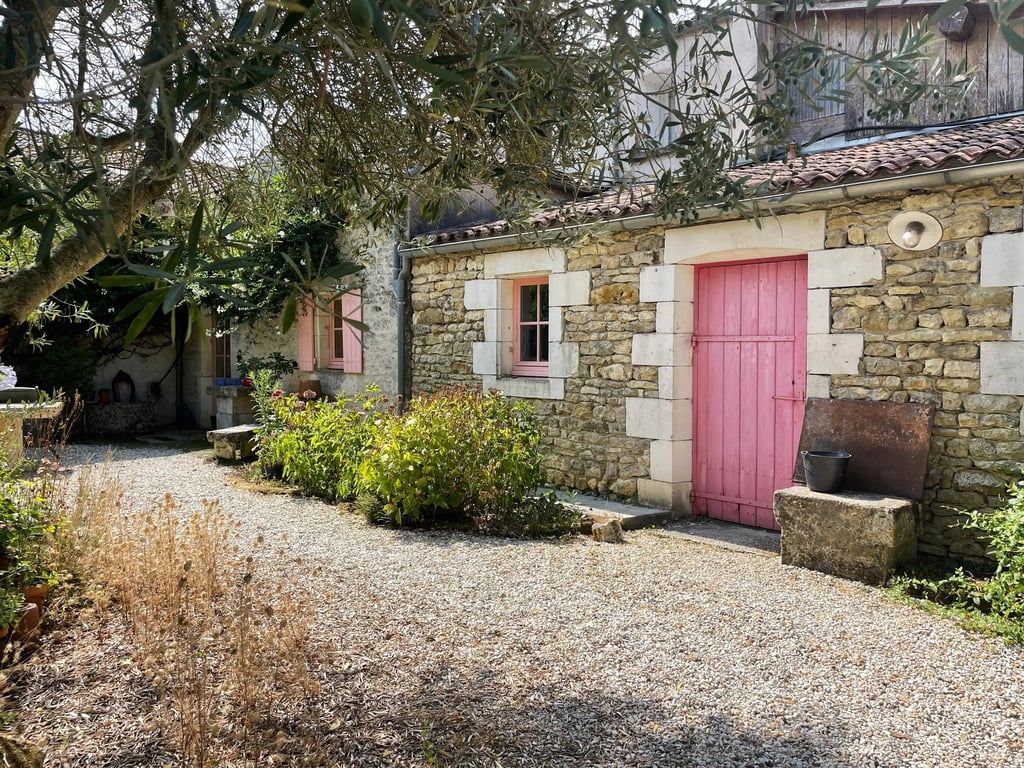 House in Ecoyeux - Image 2