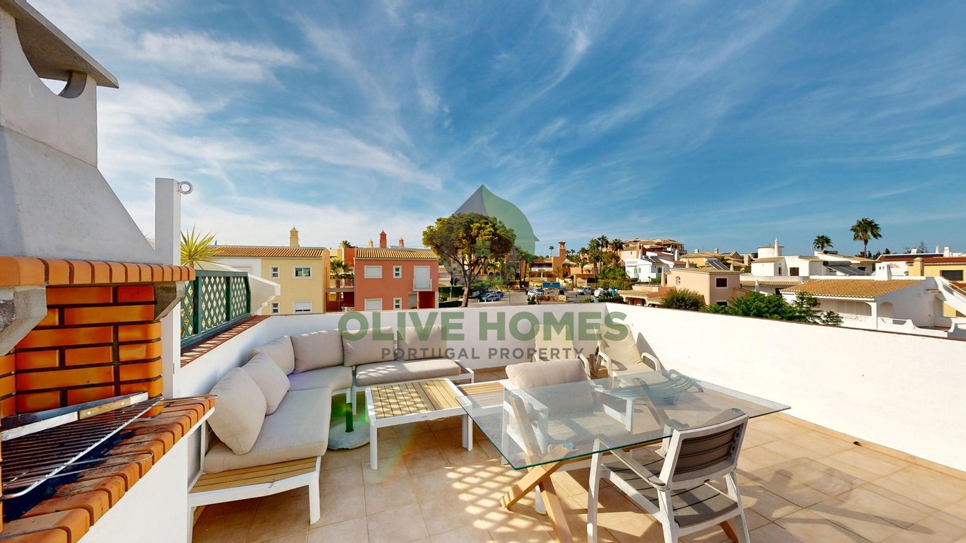 Apartment in Quarteira - Image 2
