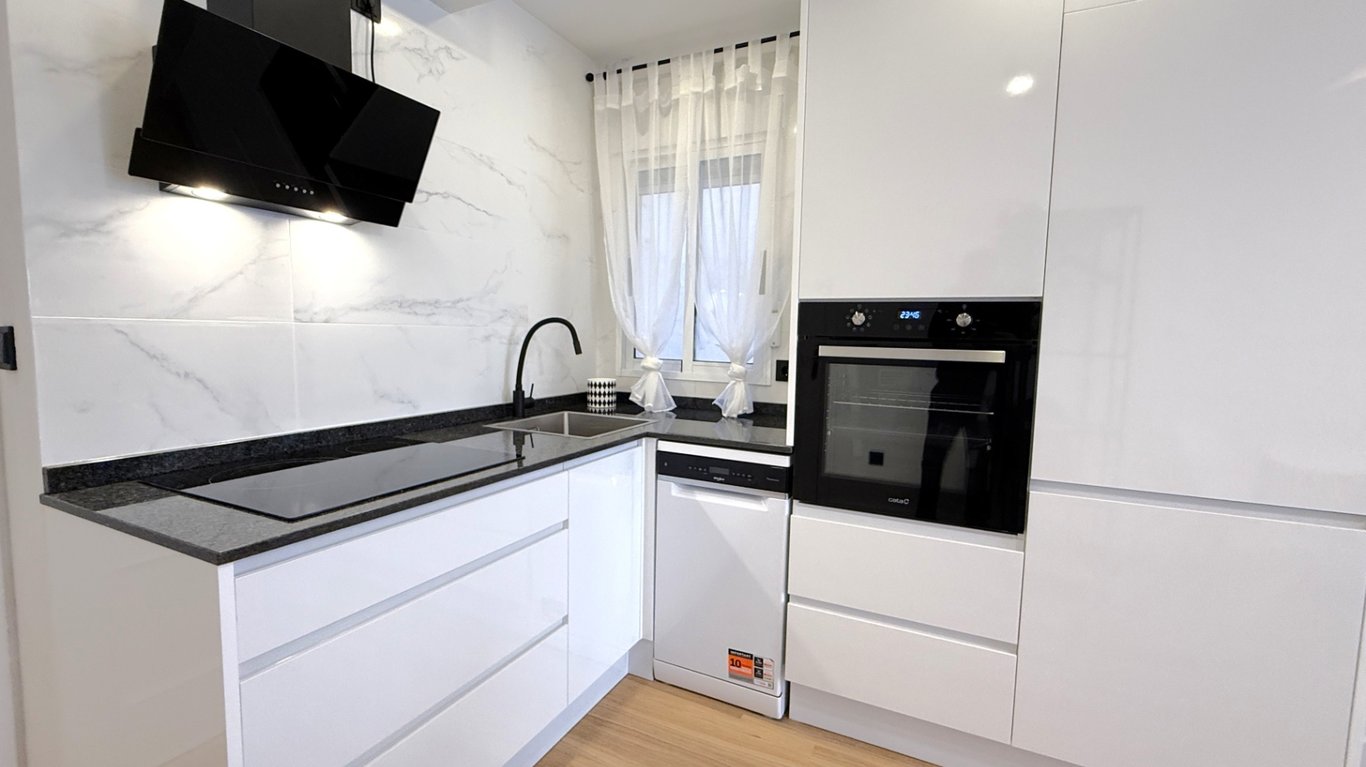 Apartment in Torrevieja - Image 2