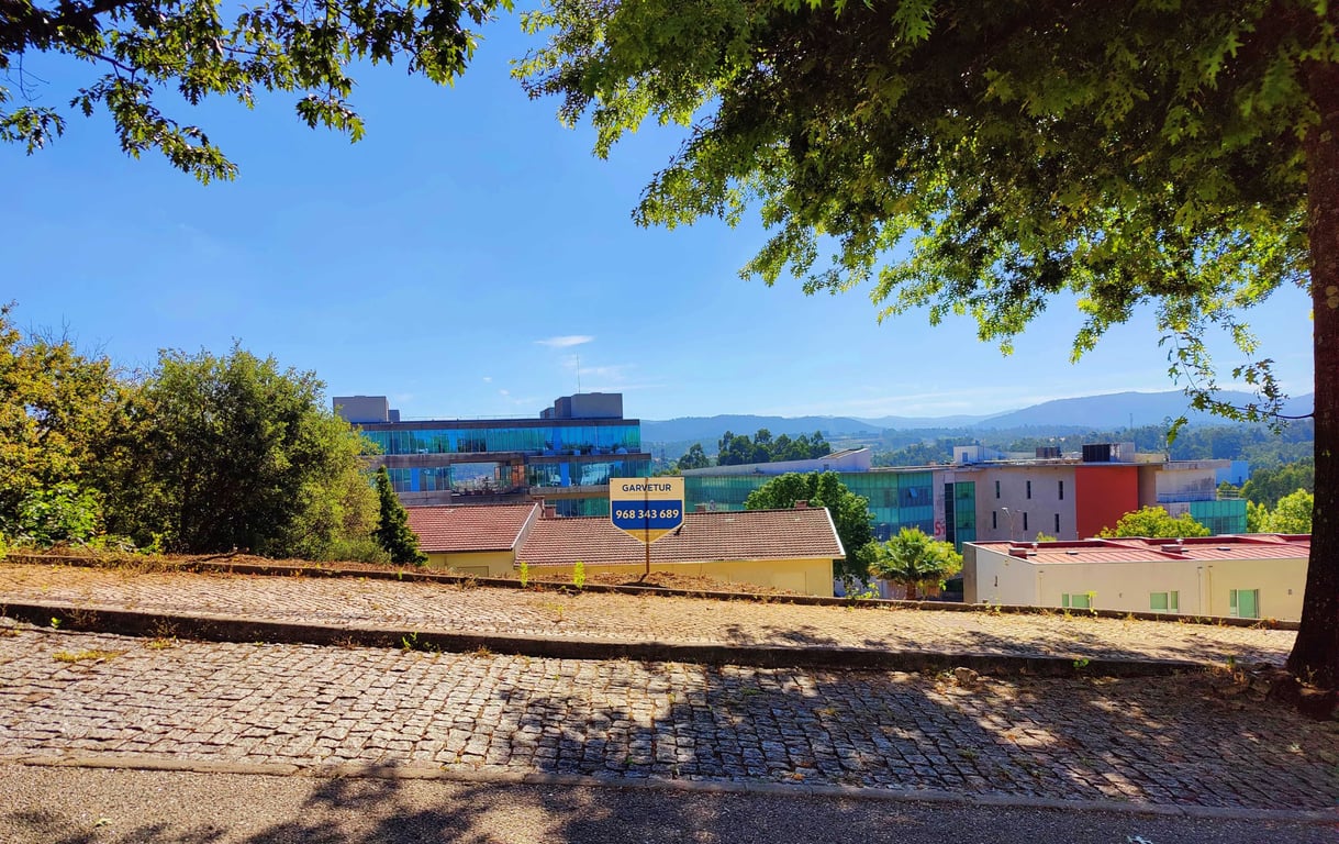 House in Sao Joao da Madeira - Image 2