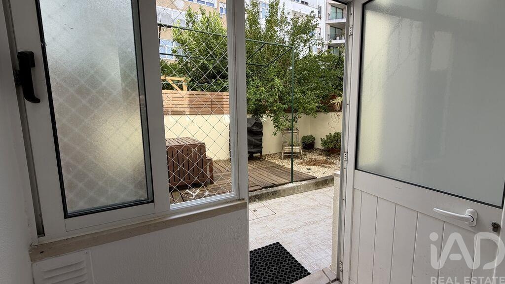 Apartment in Campolide - Image 3