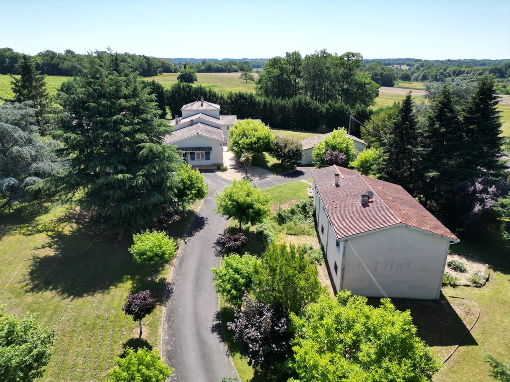 House in Chevanceaux - Image 2
