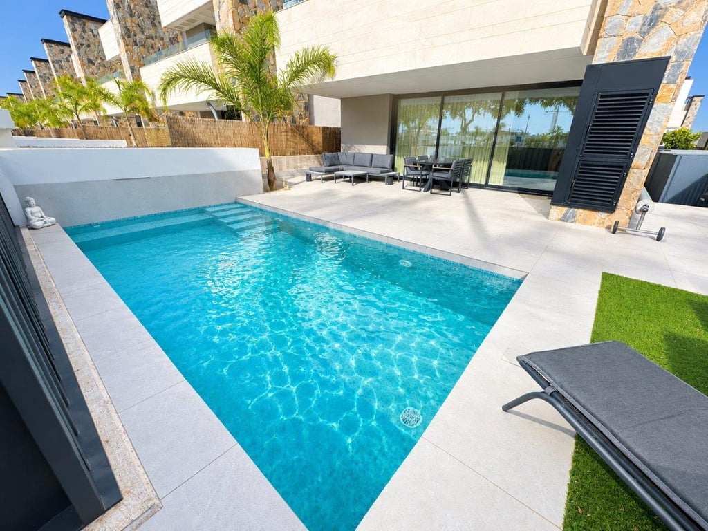 Villa in Roda - Image 2
